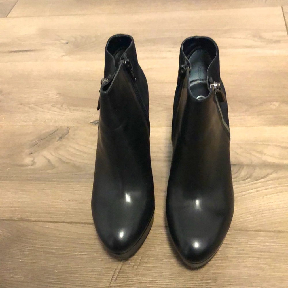 Black ankle platform Booties